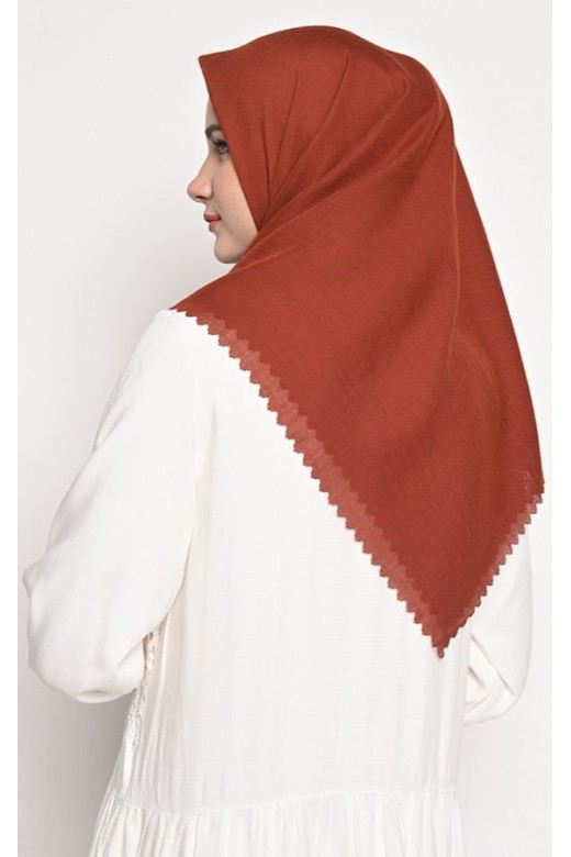 Hijab segi 4 Voal Aisyah Lasercut Stupa Sangria